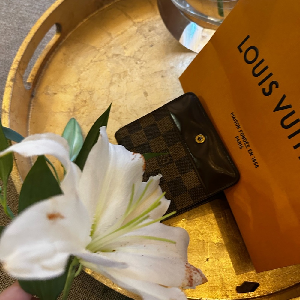 SOLD 🌞Louis Vuitton Brown Checkered Card Holder pristine condition!!!✨🌞